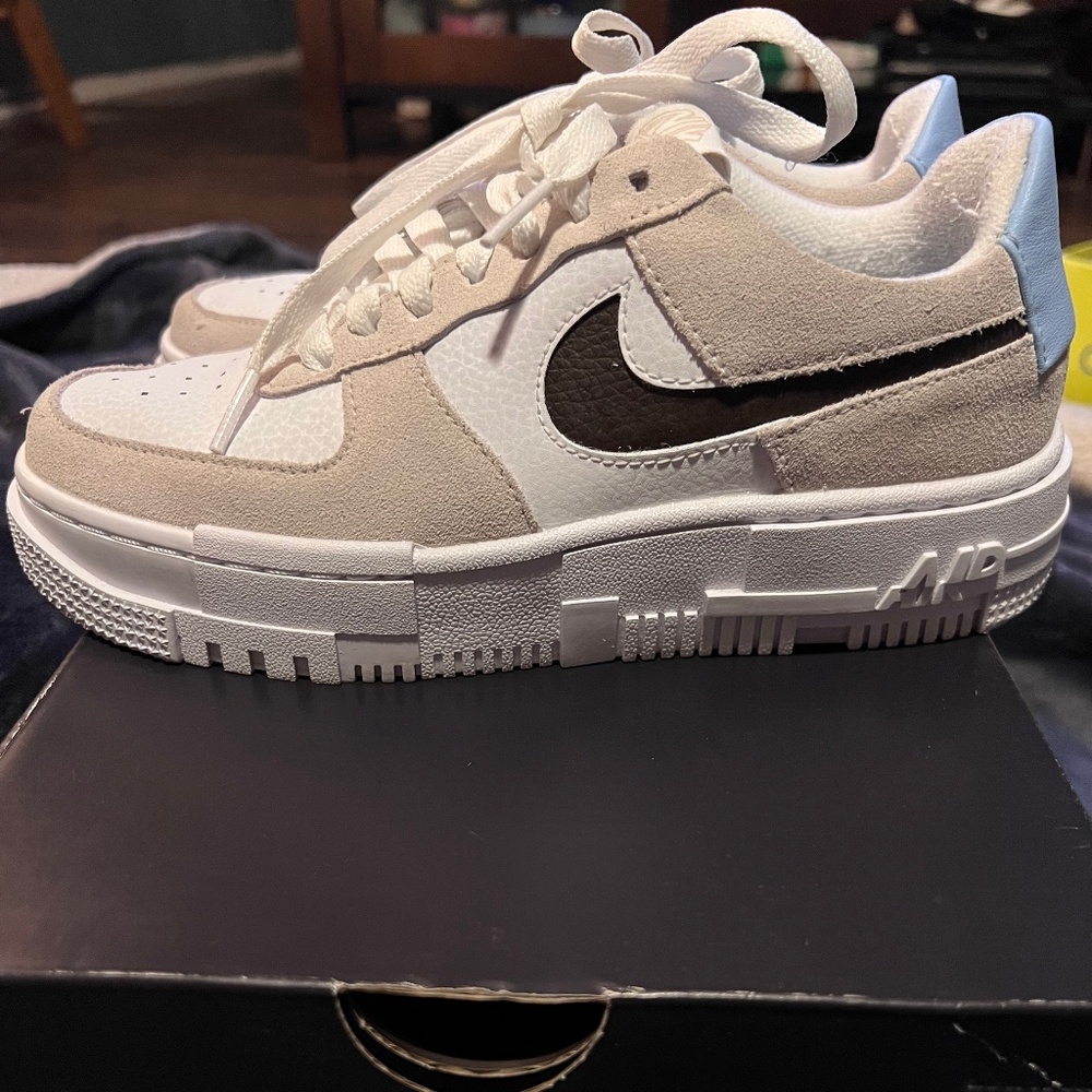 WMNS Air Force 1 Pixel “Desert Sand”